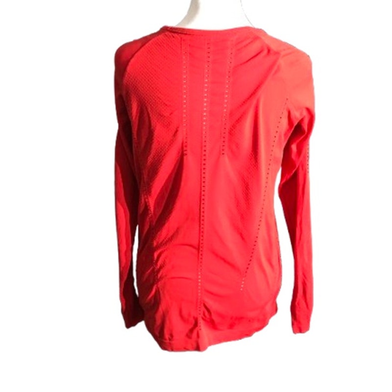 Athleta Red Long Sleeve Workout Top Size M – Athleisure, Minimalist, Sporty