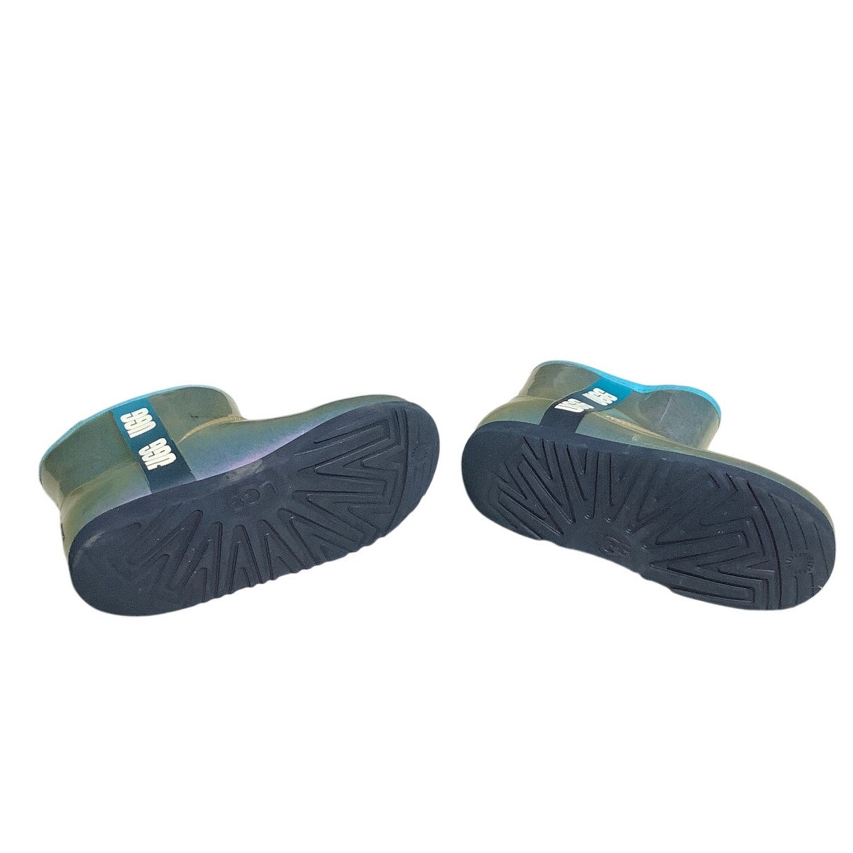 UGG Classic Clear Mini II Waterproof Boots Kids Size 5 — Winter, Trendy, Durable