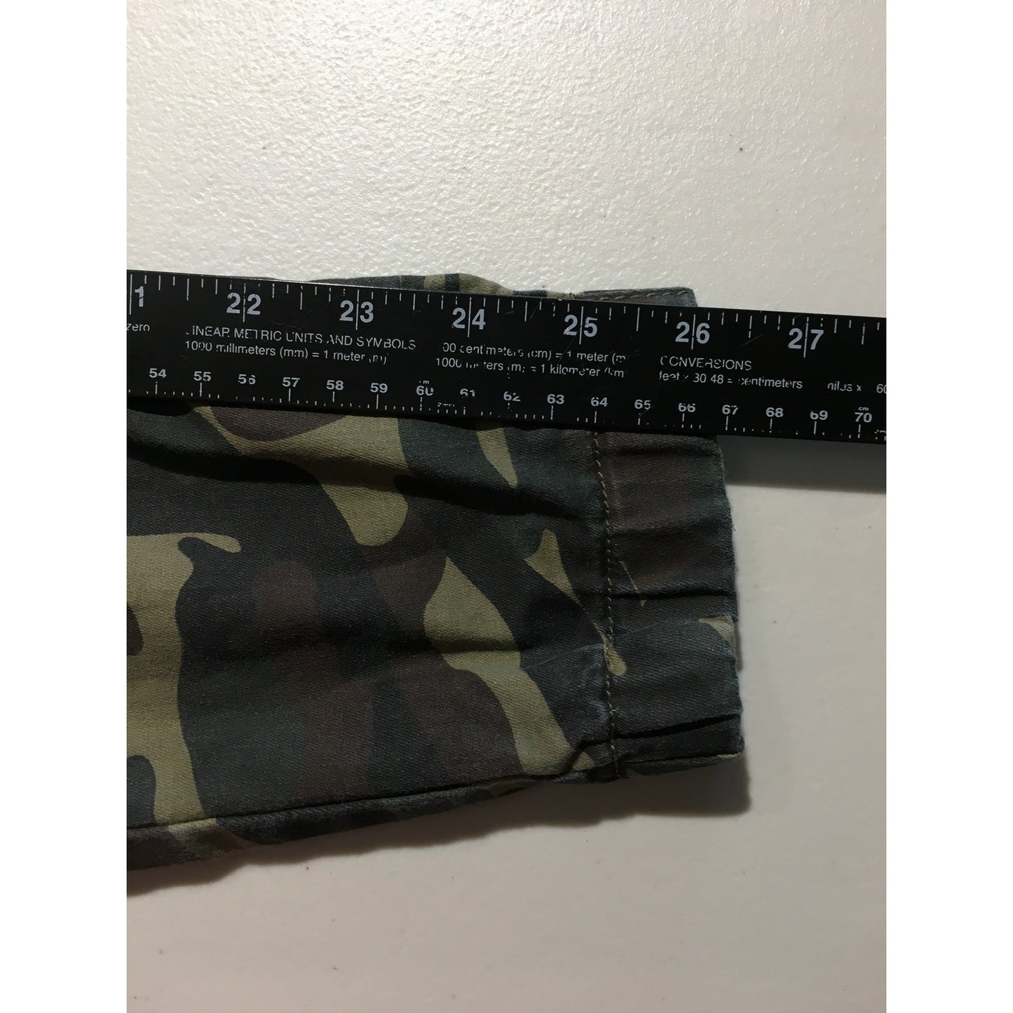 VIP Green Camo Jogger Pants Size 5/27 - Streetwear, Casual, Athleisure