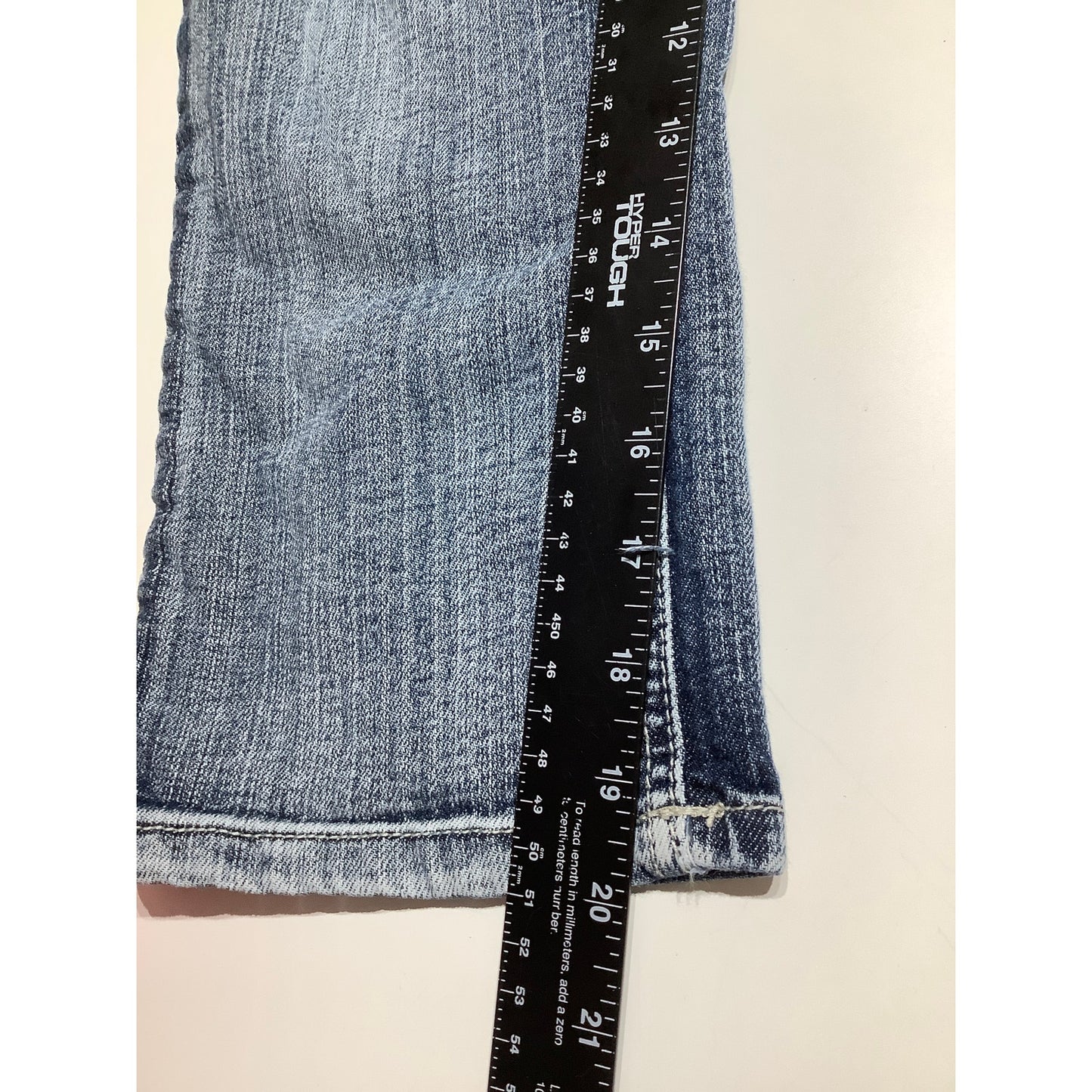 Vigoss Capri Jeans Size 9 - Casual, Distressed, Comfortable Denim