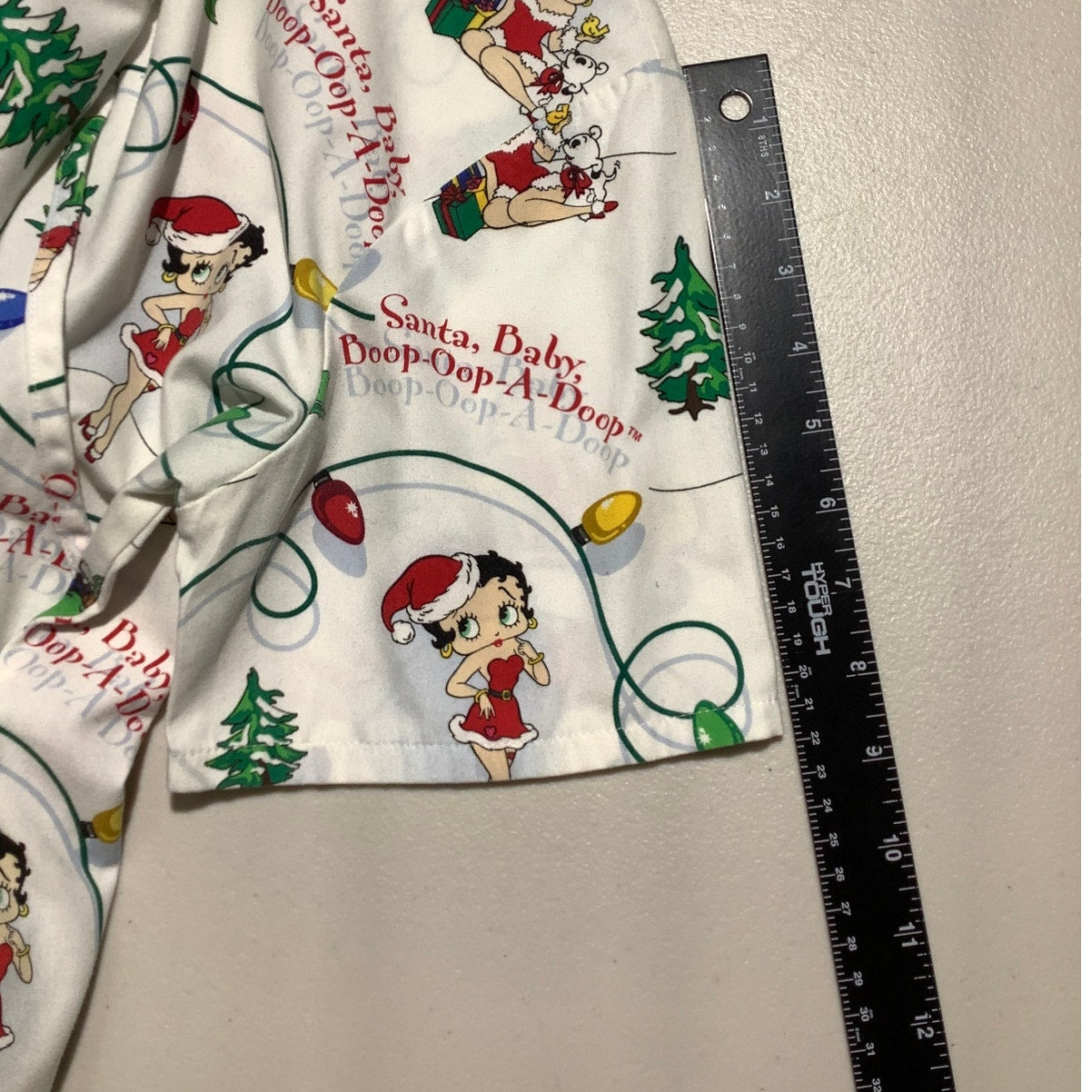 Betty Boop Christmas Scrub Top White Women’s Size XS — Holiday, Nursing, Cute
