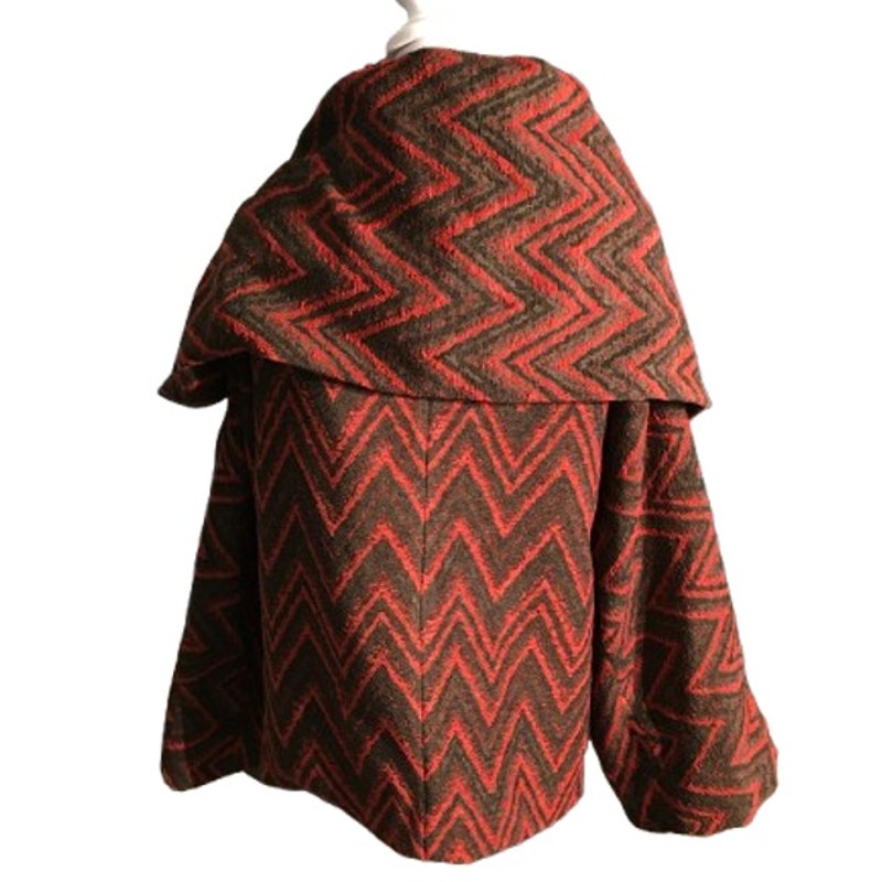 VTG Lindi Red/Black Chevron Jacket Size L – Boho, Statement, Cozy