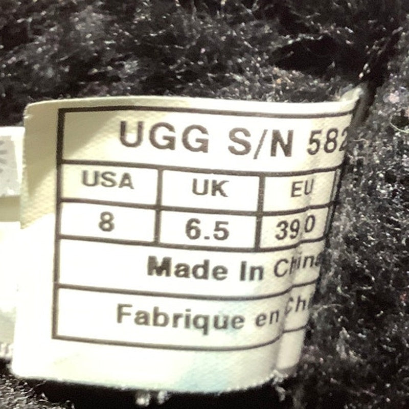 UGG Black Classic Short II Suede Sheepskin Boots Women 8 — Cozy, Winter, Comfort