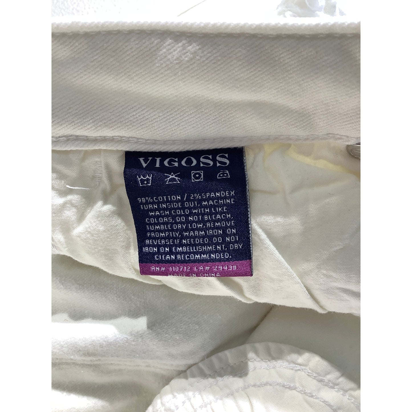 Vigoss White Distressed Jeans Size 24W 27L – Tomboy, Casual, Minimalist
