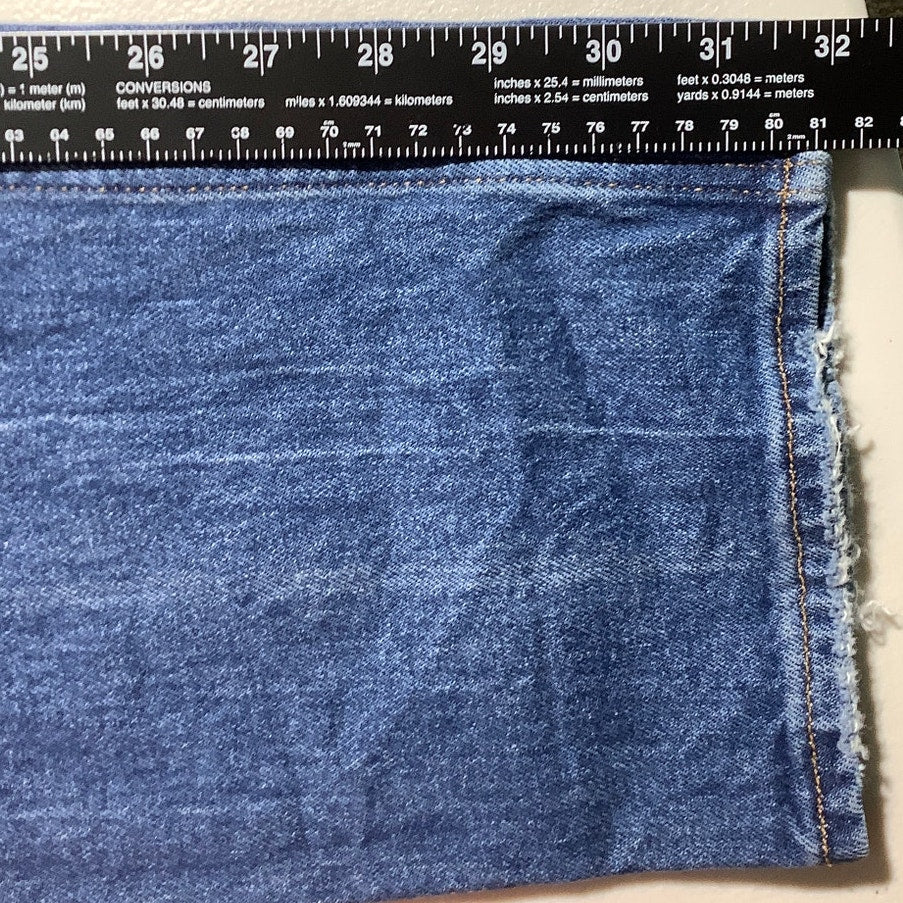 Abercrombie & Fitch 90’s Straight Jeans Women’s 30 – Vintage, Raw Hem, Classic