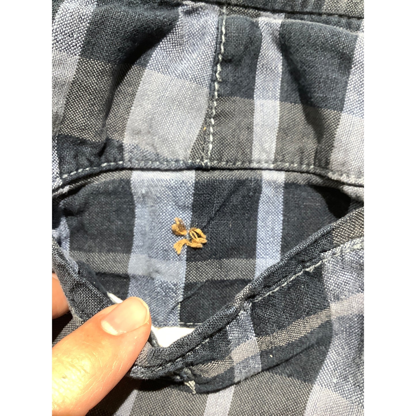Tommy Bahama Blue Plaid Shorts Men’s Size 33W — Casual, Lightweight Summer Fit