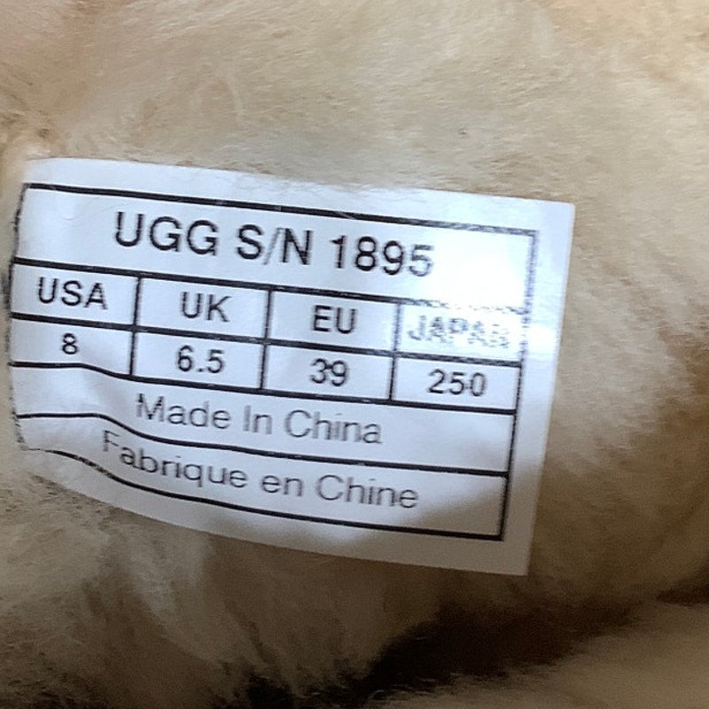 UGG Calf-Length Boots with Pockets Size 8 - Cozy, Functional, Stylish