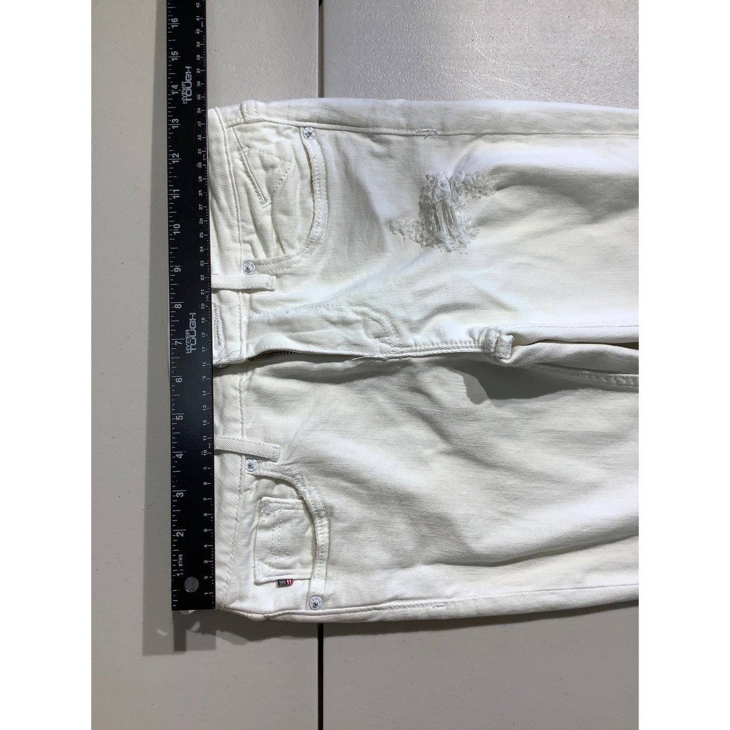 Vigoss White Distressed Jeans Size 24W 27L – Tomboy, Casual, Minimalist