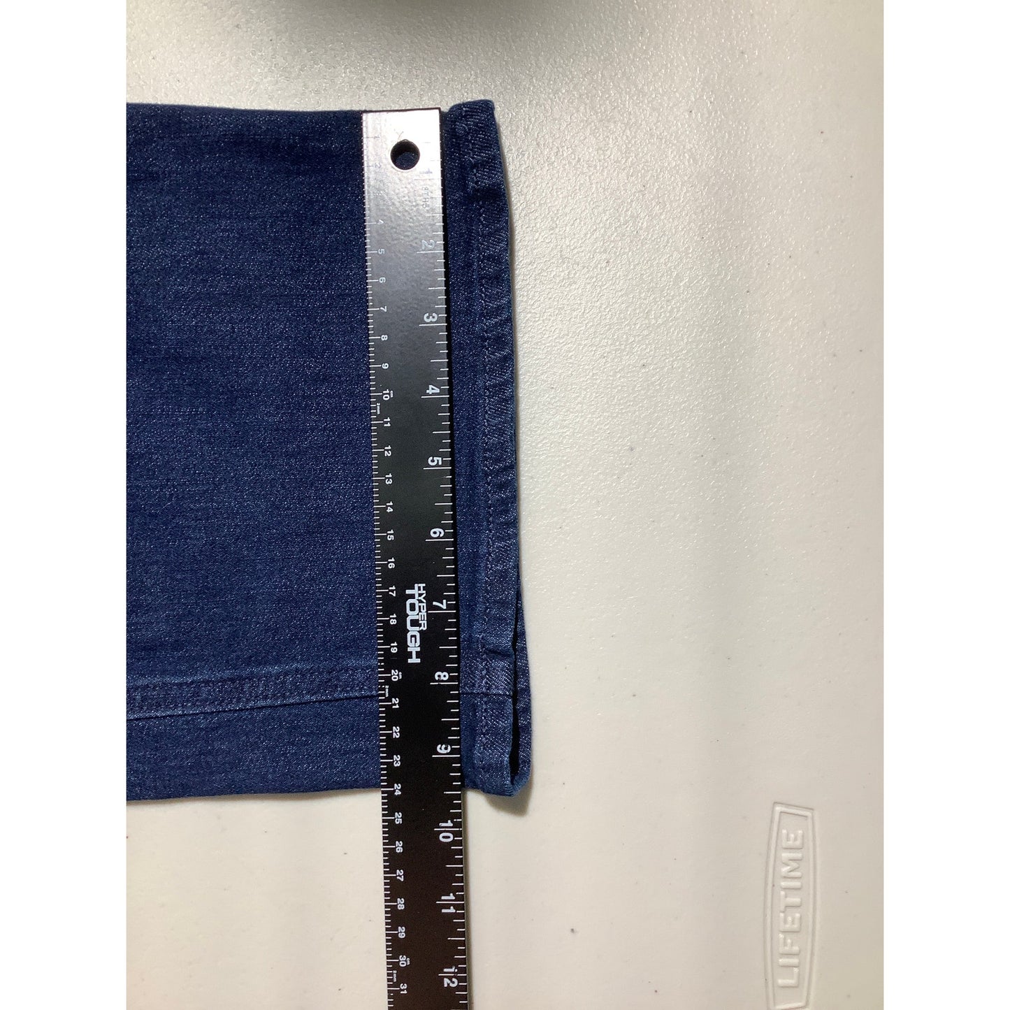 Old Navy Wow Wide-Leg Jeans Women’s Size 2 – Modern, Relaxed, Versatile