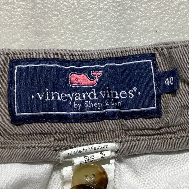 Vineyard Vines Breaker Shorts Men’s Size 40 – Classic, Comfortable, Casual