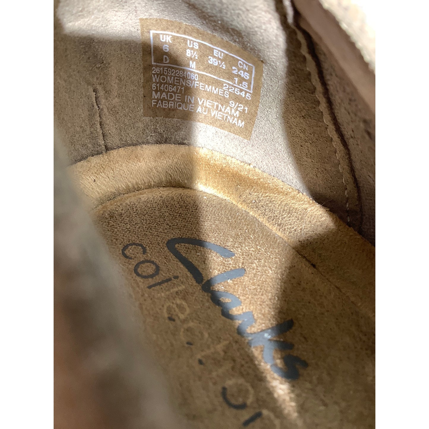 Clarks Loafer Flats Women’s Size 8.5 – Perforated, Slip-On, Comfort