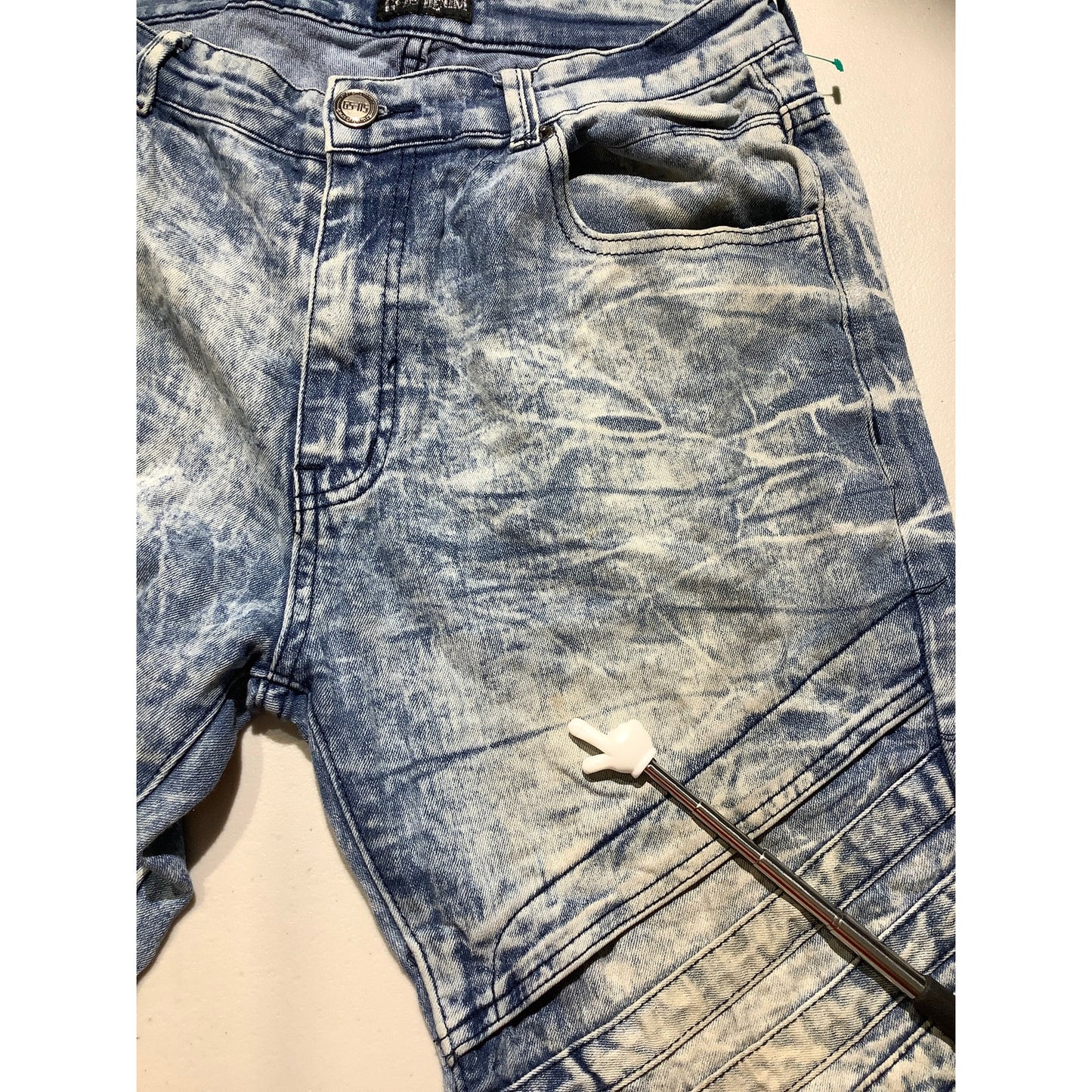 GS115 Distressed Jeans Men’s Size 34 – Edgy, Soft, Light Wash