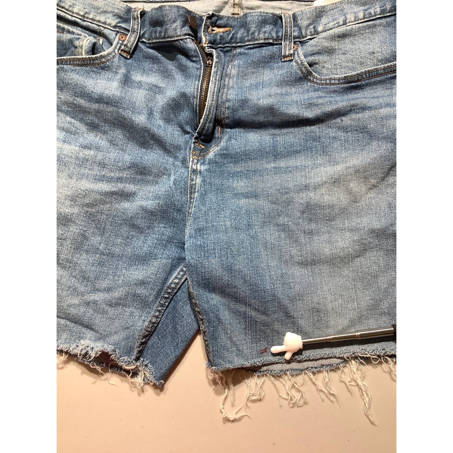 Old Navy Denim Cut-Off Shorts Men’s Size 38W – Distressed, Slim, Casual