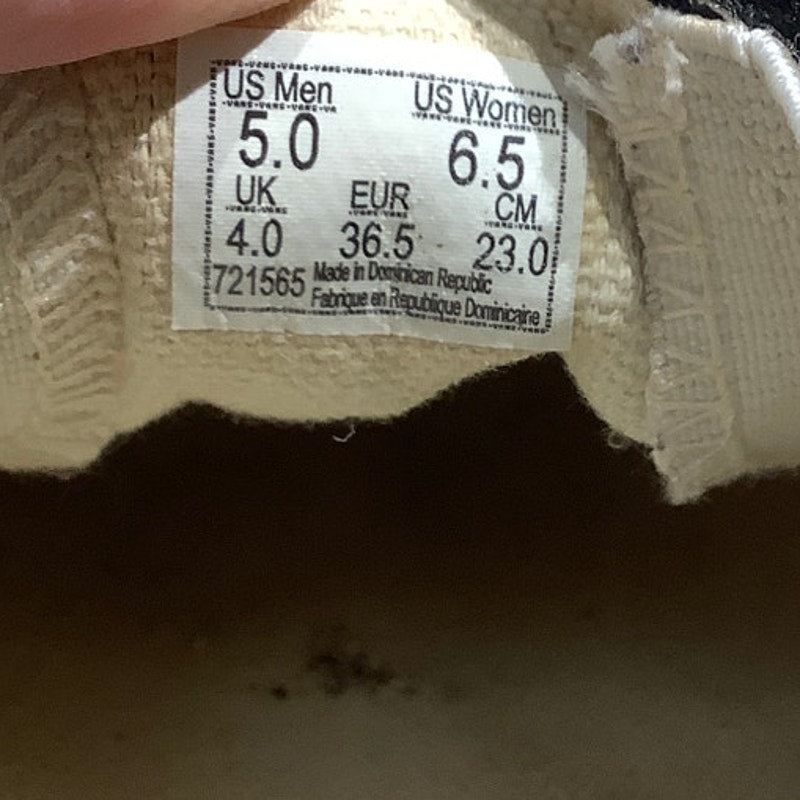 Vans Classic Slip-On Sneakers Men’s 5 / Women’s 6.5 — Casual, Skate, Streetwear