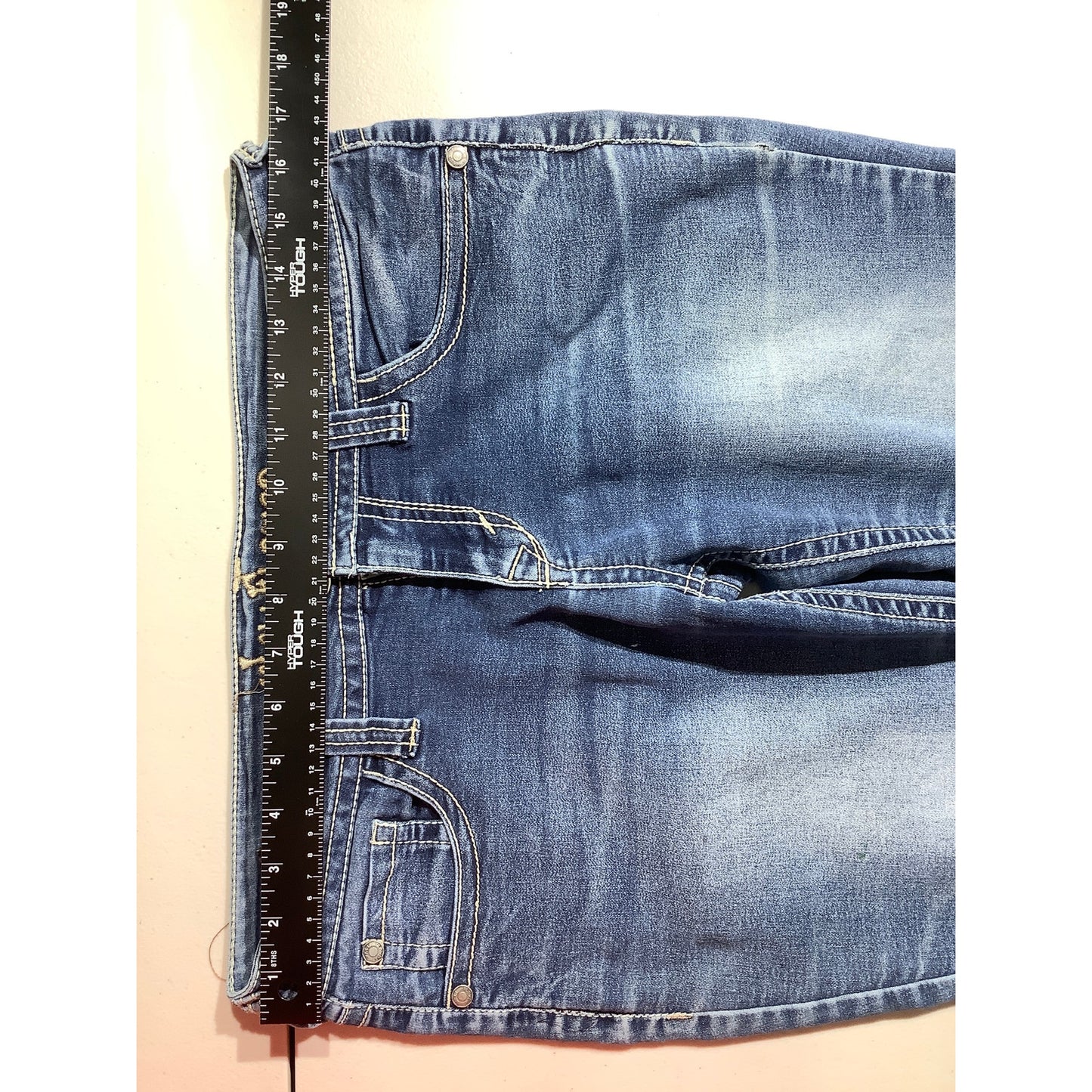 Wallflower Distressed Skinny Jeans Women’s Size 11 – Edgy, Casual, Stretch