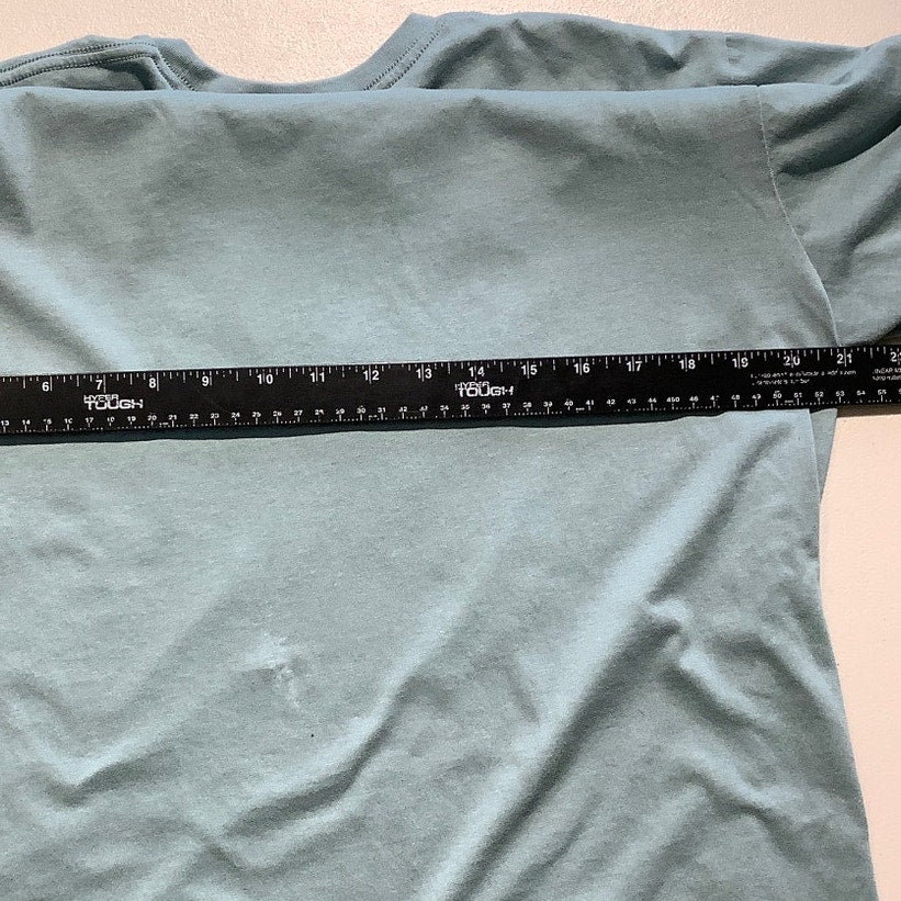 Under Armour Light Green Size LG Graphic Tee - Casual, Sporty, Comfortable