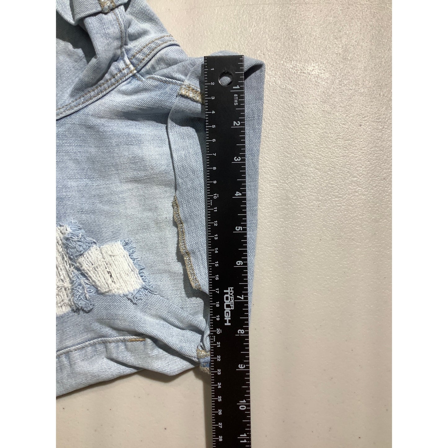 Old Navy Light Wash Denim Shorts Women’s 6 – Boyfriend, Distressed, Rolled Hem