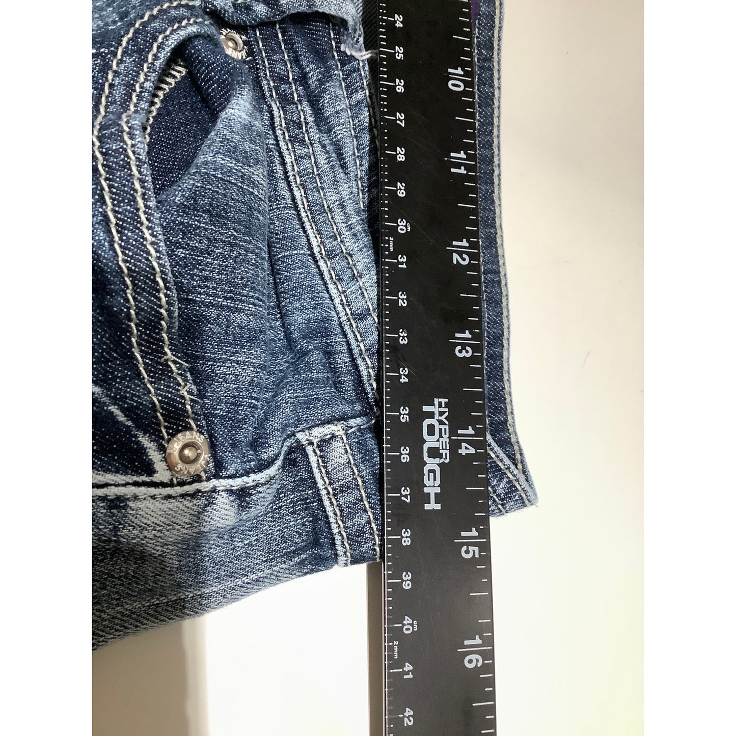 Vigoss Capri Jeans Size 9 - Casual, Distressed, Comfortable Denim