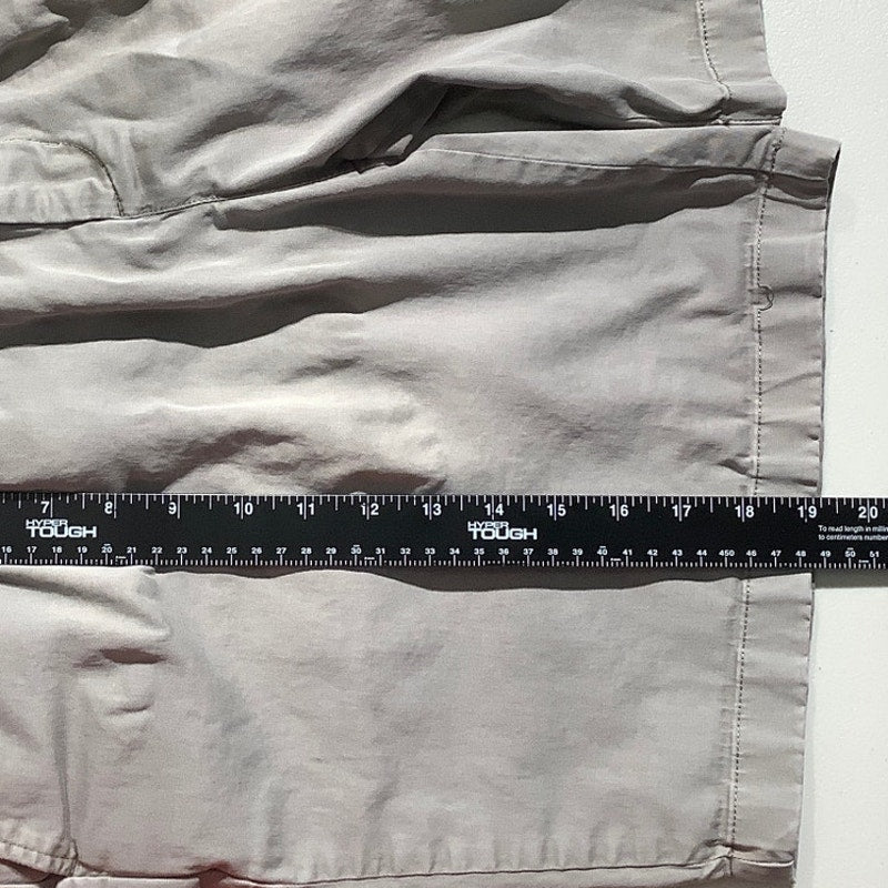 Vineyard Vines Breaker Shorts Men’s Size 40 – Classic, Comfortable, Casual