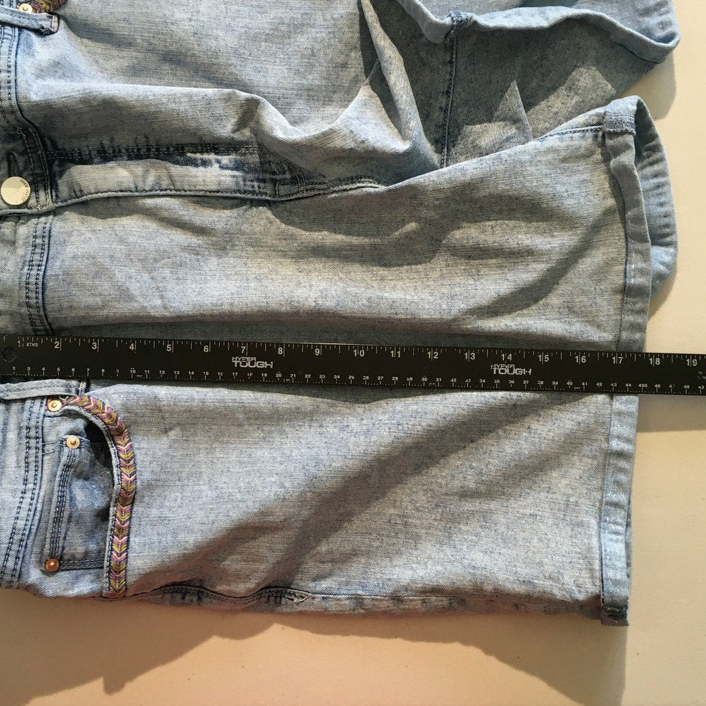 Seven7 Light Wash Denim Shorts Size 26 - Boho, Casual, Vintage