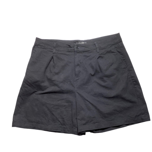 Banana Republic Flat Front Shorts Women’s Size 14W — Classic, Casual, Versatile