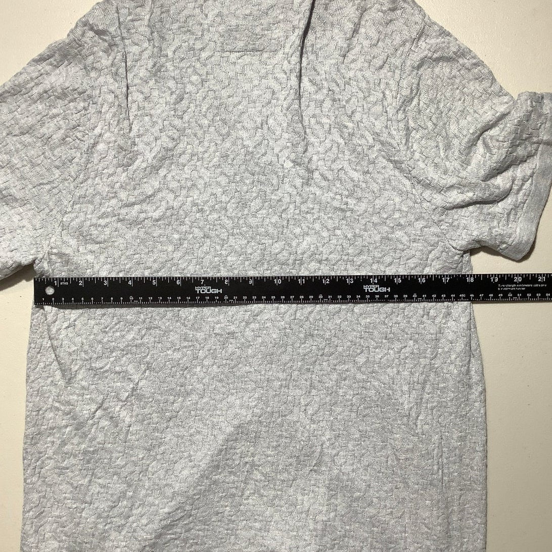 Hollister Men's M Light Gray Textured Crinkle Button Up Collared Shirt