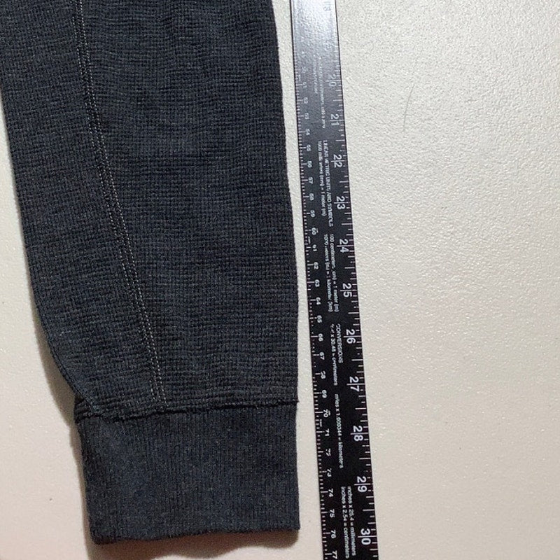 Eddie Bauer Dark Gray Waffle Knit Shirt Men’s M — Outdoor, Hiking, Thermal