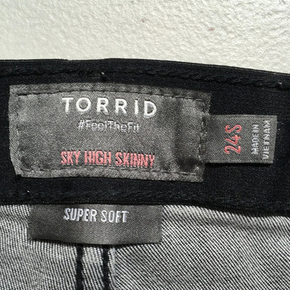 TORRID Washed Black Jeans Size 24S - Grunge, Minimalist, Curvewear