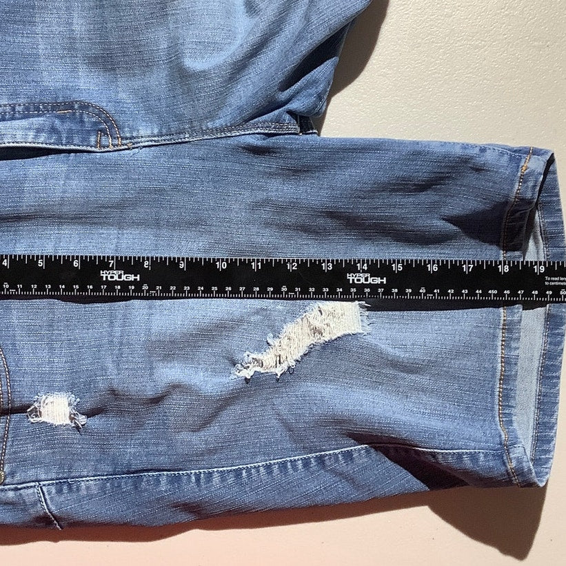 Torrid Light Wash Denim Shorts Size 20 – Baddie, Casual, Streetwear