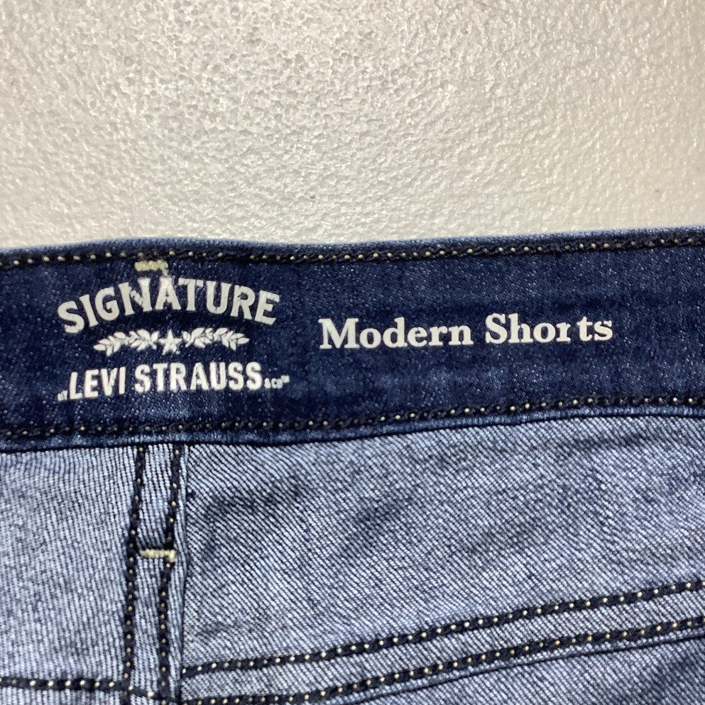 Levi’s Dark Denim Modern Shorts Blue Women’s 24W — Stretch, Classic, Casual