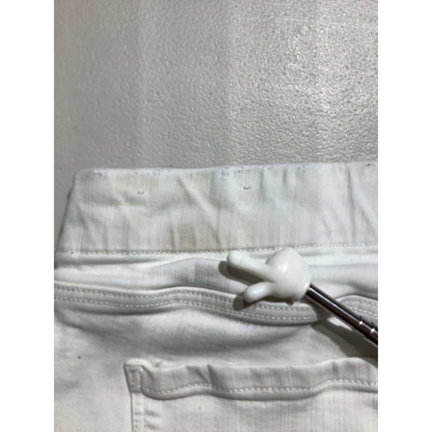 Liverpool White Bermuda Denim Shorts Women’s Size 4/27 — Casual, Summer, Stretch