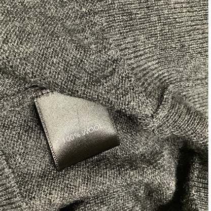 Qi New York Men's Grey 100% Wool Sweater - Size L - Minimalist, Cozy, Preppy