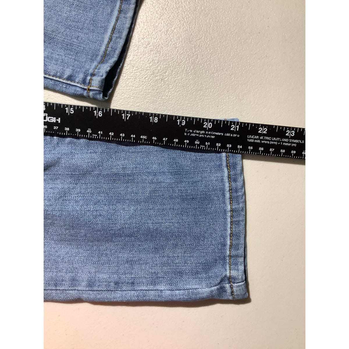 Judy Blue Women's 32 Light Wash Distressed Capri Jeans Stretch Denim