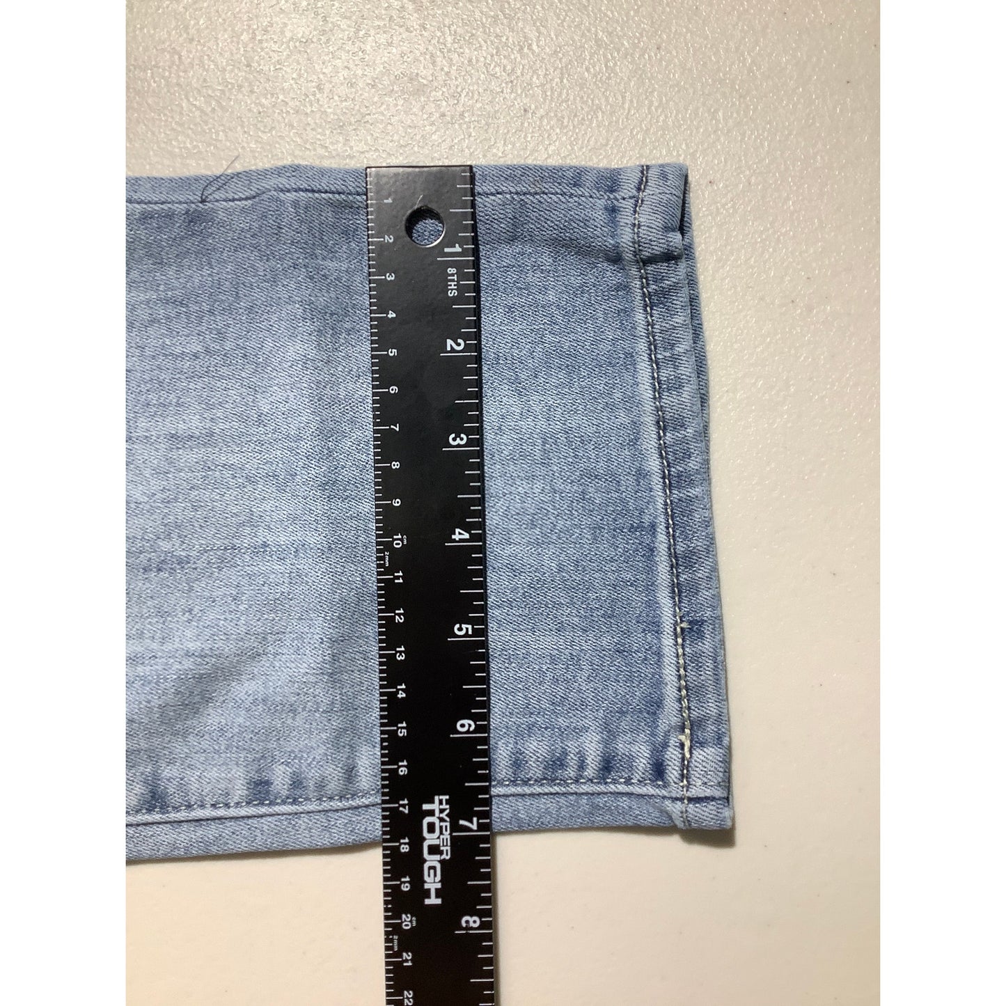 Levi’s Signature Mid-Rise Slim Jeans Women’s 12 (31W) – Light Wash, Slim, Cuffed