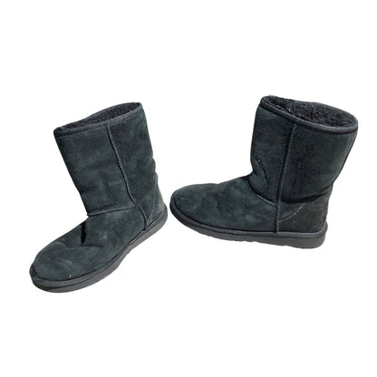 UGG Black Classic Short II Suede Sheepskin Boots Women 8 — Cozy, Winter, Comfort