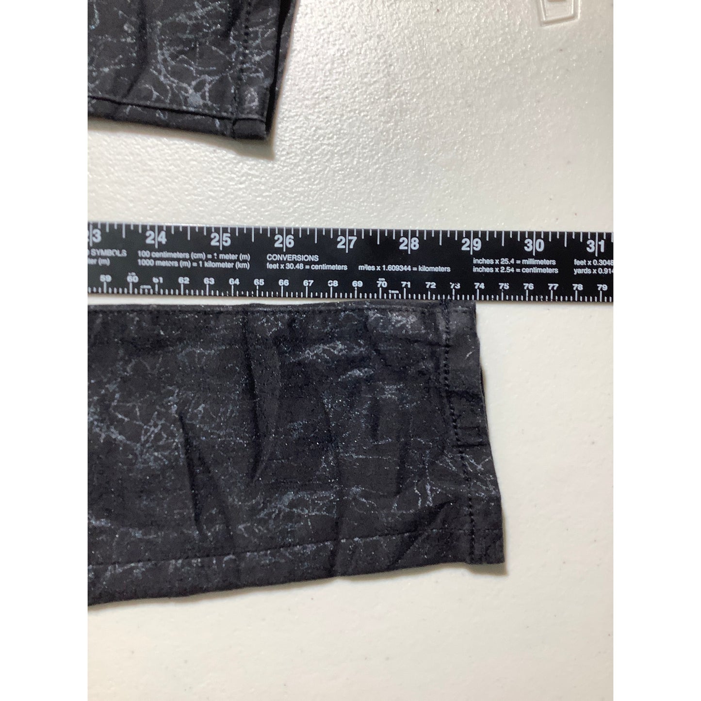 Celebrity Pink Black Metallic Skinny Jeans Size 1/25 – Sleek, Modern, Statement