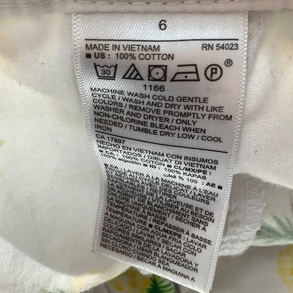 Old Navy Chino Shorts Women's Size 6 Pineapple Print — Tropical, Summer, Casual