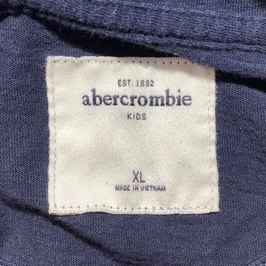 Abercrombie & Fitch Pocket T-Shirt Child Size XL — Casual, Classic, Everyday