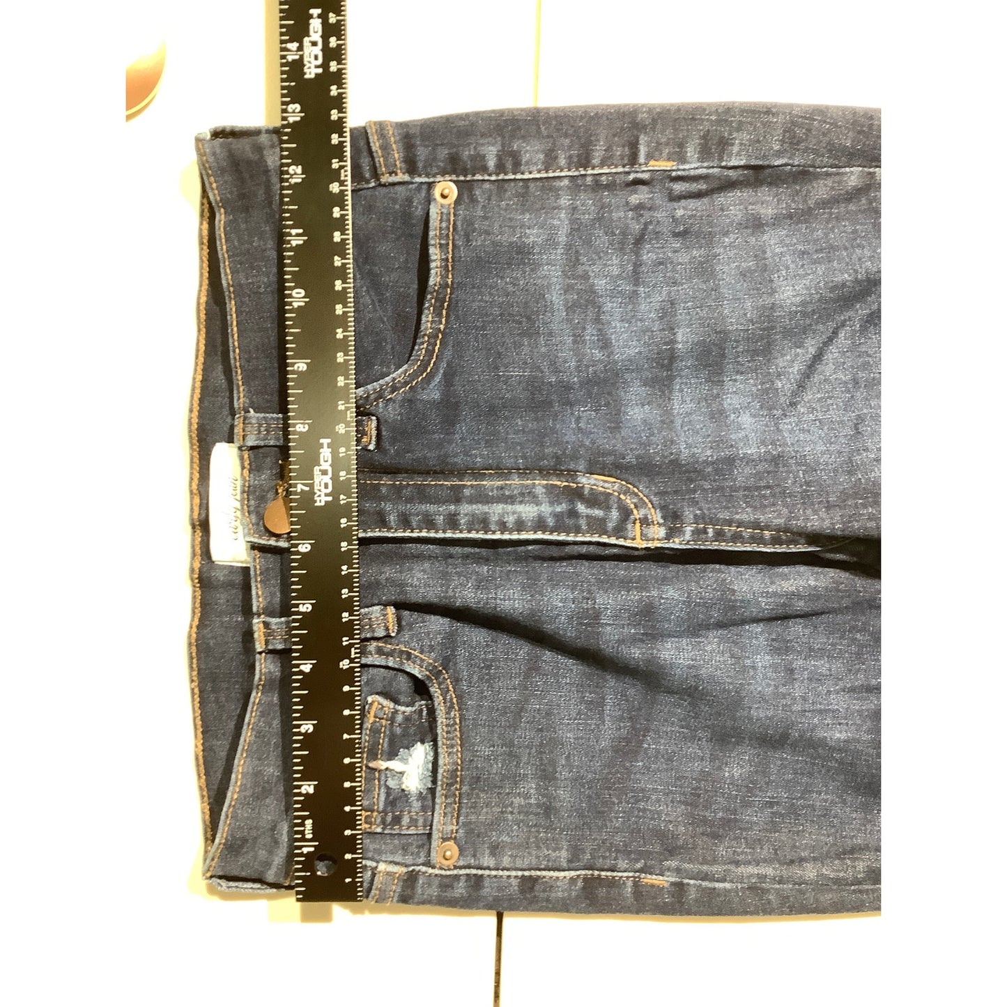 Carly Jean LA Skinny Jeans Women’s 27-  Distressed Knees, Stretch, Casual