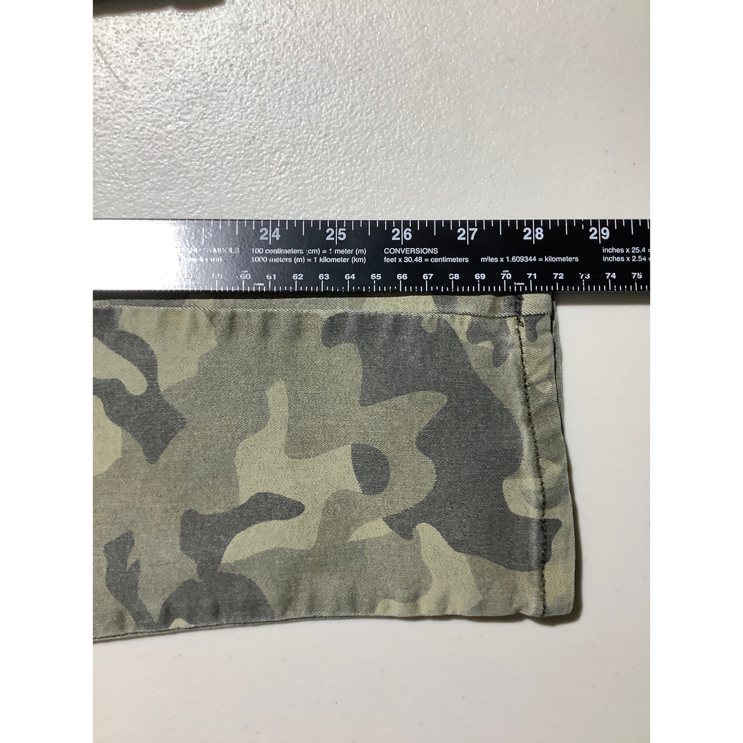 Gianni Bini Camo Pants Olive Green Women Size M — Cargo, Skinny, Zipper Pockets