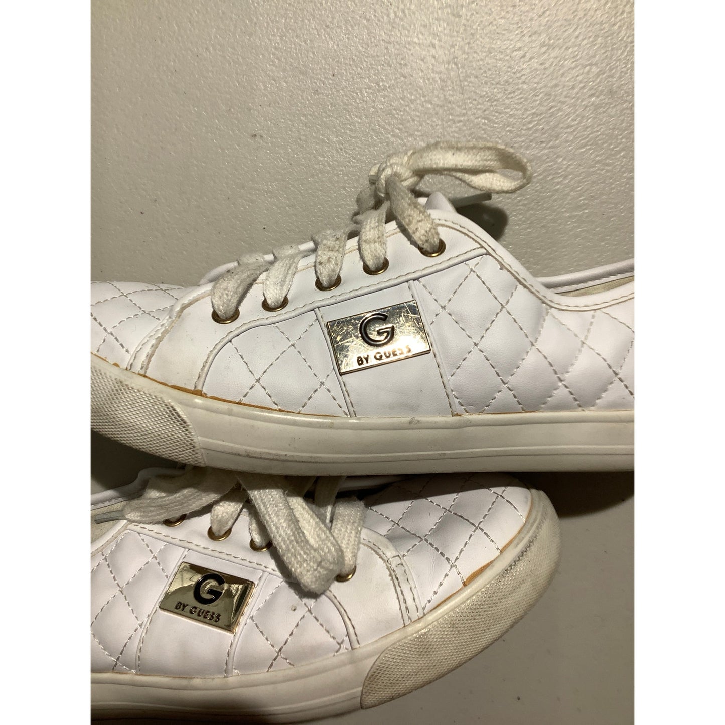 Guess Backer2 Quilted Leather Sneakers Women’s 7M — Fashion, Casual, Streetwear