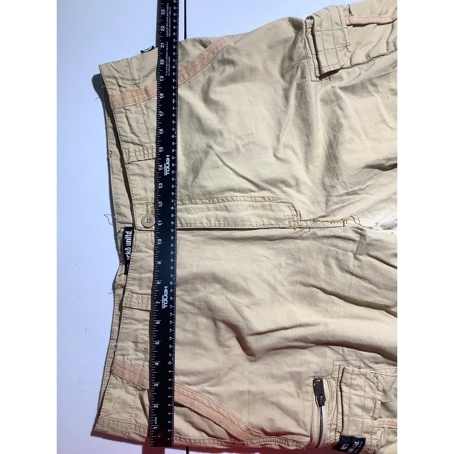 Ecko Unltd. Men’s Tan Cargo Shorts Size 38 — Streetwear, Casual, Utility