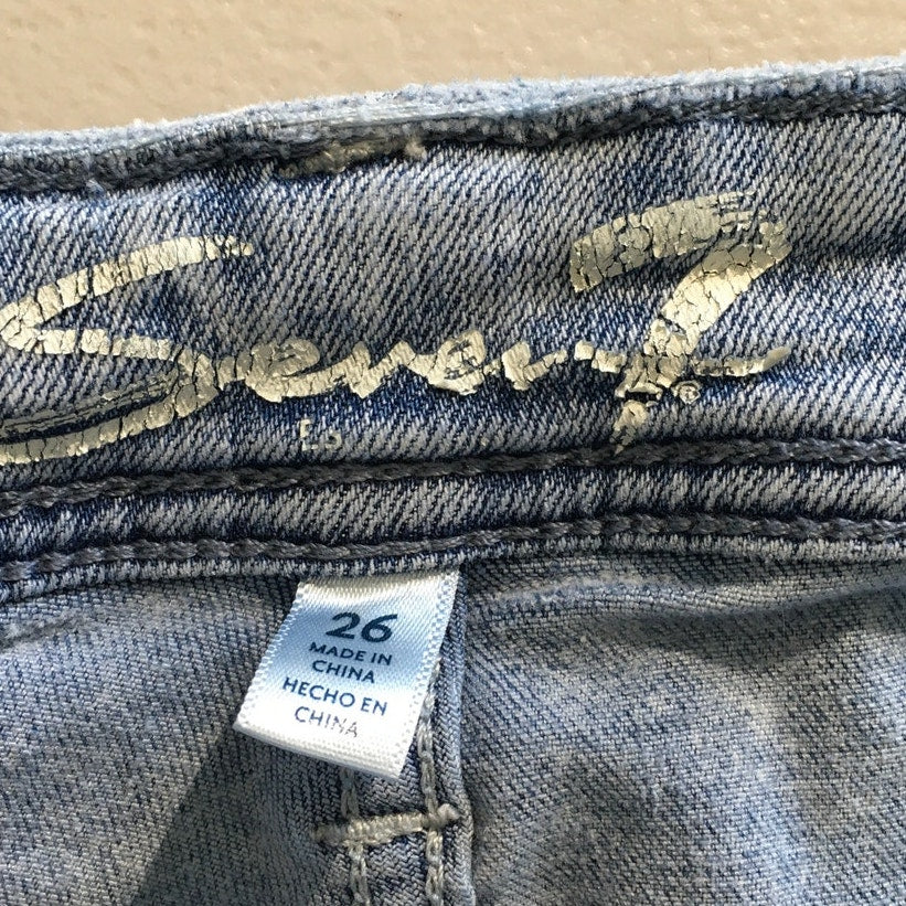Seven7 Light Wash Denim Shorts Size 26 - Boho, Casual, Vintage