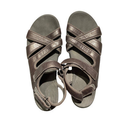 Clarks Kitly Ave Sandals Women's Size 10M Leather— Comfort, Strappy, Casual