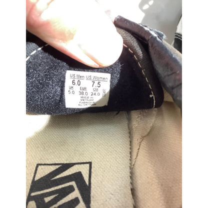 Vans Old Skool Unisex Sneakers Men’s Size 6 / Women’s 7.5 — Black, White, Skate