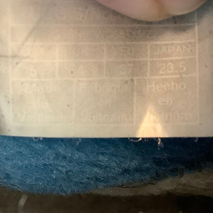 UGG Classic Clear Mini II Waterproof Boots Kids Size 5 — Winter, Trendy, Durable