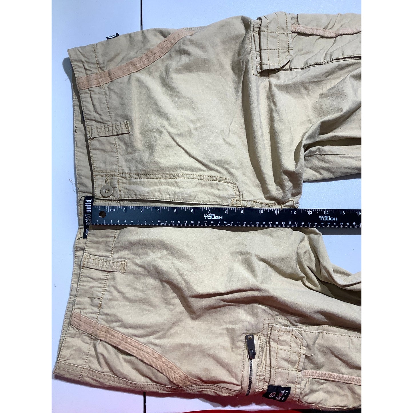 Ecko Unltd. Men’s Tan Cargo Shorts Size 38 — Streetwear, Casual, Utility