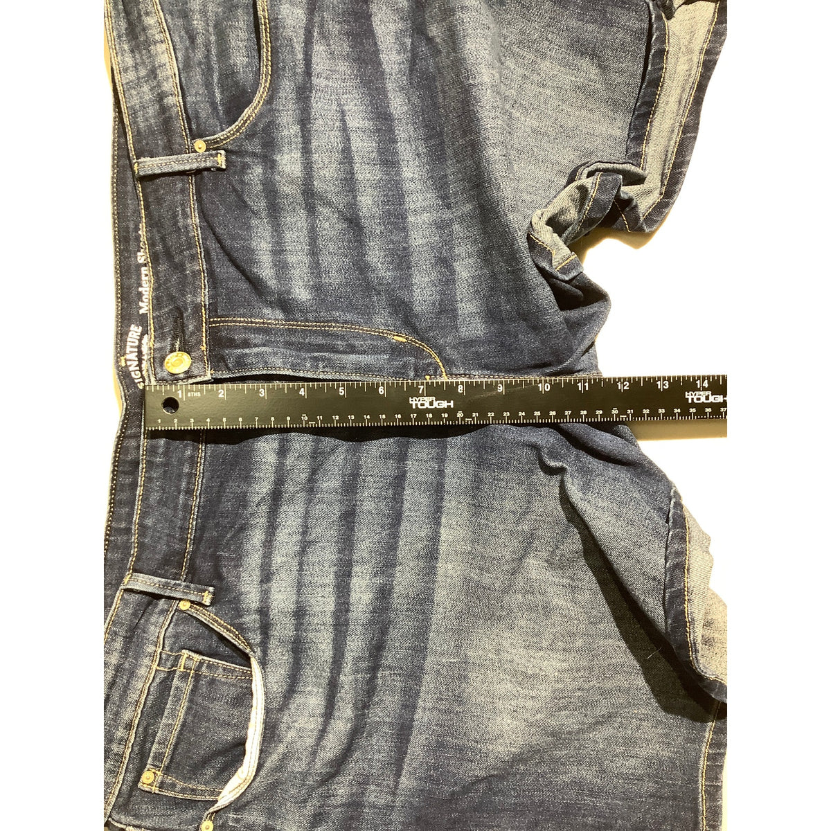 Levi’s Dark Denim Modern Shorts Blue Women’s 24W — Stretch, Classic, Casual