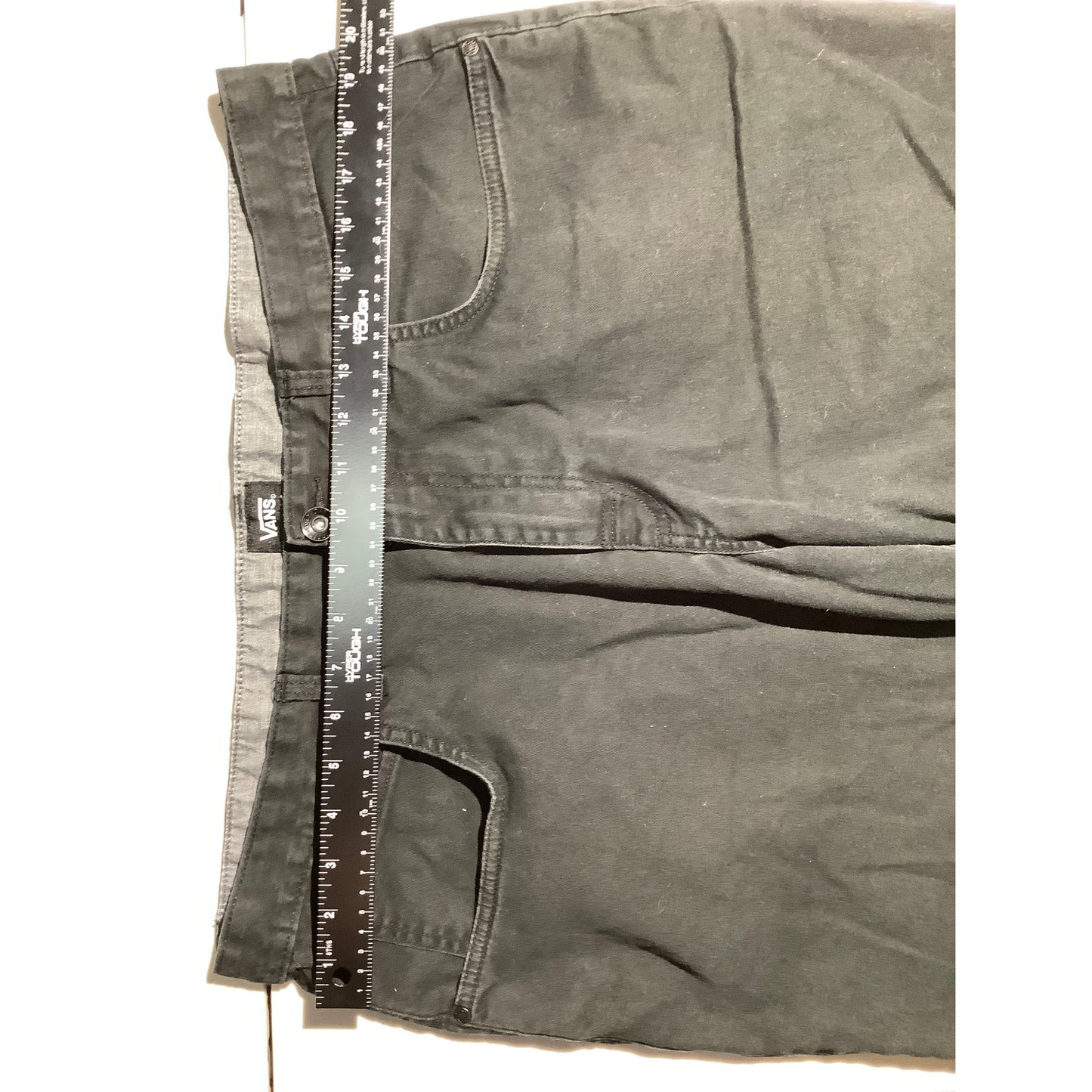 Vans Black Skateboard Shorts Men’s Size 38 — Casual, Streetwear, Skater