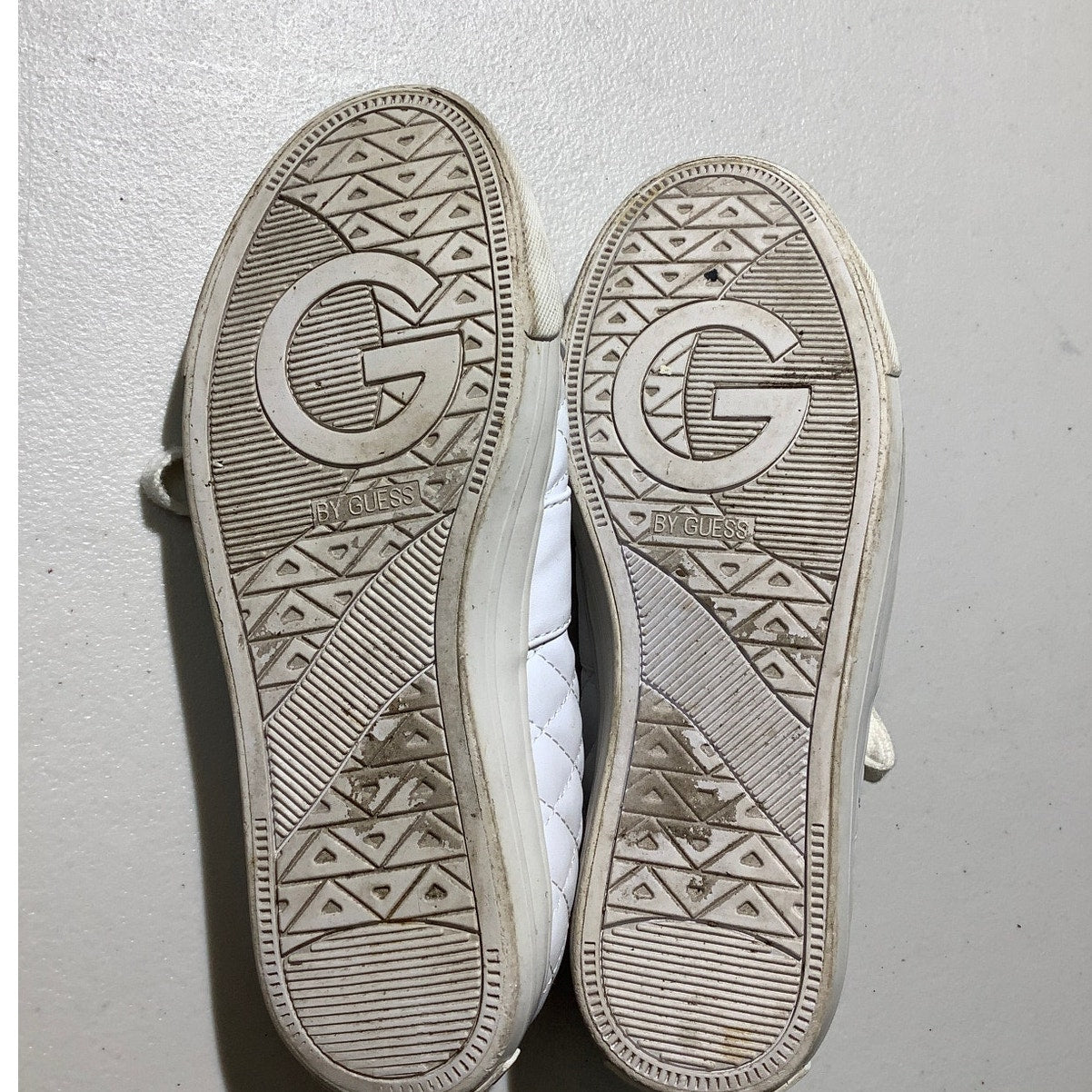 Guess Backer2 Quilted Leather Sneakers Women’s 7M — Fashion, Casual, Streetwear